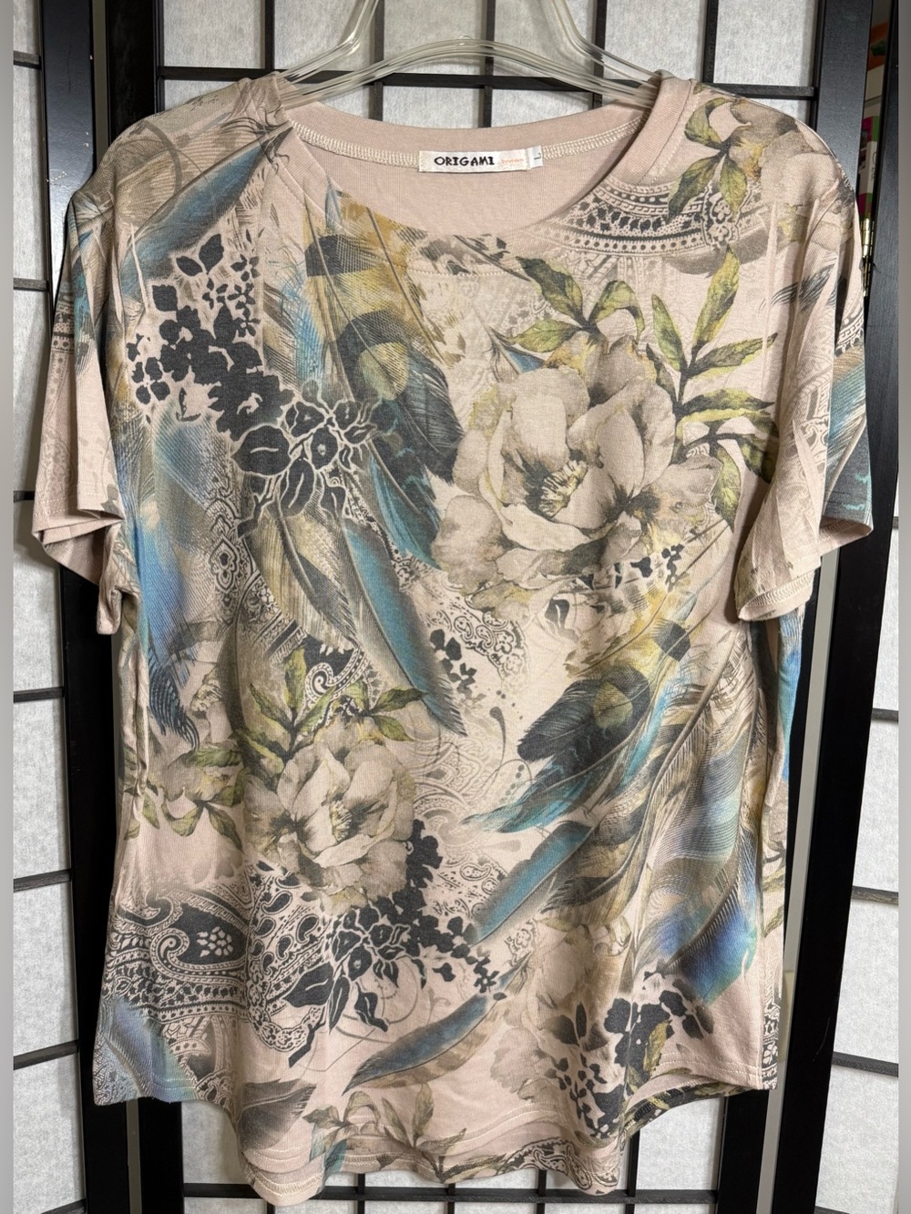 Women's Origami Short Sleeve Feathers & Flowers Collage Print Top Size Large